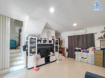 *****ทาวน์เฮ้าส์มือสองย่านนนทบุรี ม.เจซิตี้ รัตนาธิเบศร์-บางบัวทอง หลังมุม! บนเนื้อที่มากถึง 20.5 ตร.ว. ฟังก์ชัน 3 ห้องนอน 2 ห้องน้ำ 2 ที่จอดรถ แถมเฟอร์ฯ บิวท์อิน และ 1 เครื่องดูดควัน บนทำเลเยี่ยม เพียง 15 นาทีก็ถึงรถไฟฟ้าสายสีม่วง "สถานีบางพลู" ใกล้ทางด่วน "กาญจนาภิเษก"